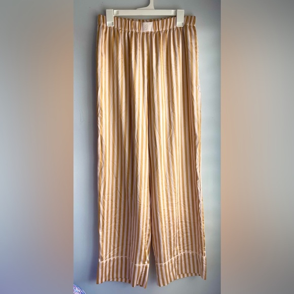 Victoria’s Secret After Hours Silky Satin Lounge Pajama with Pockets - Picture 5 of 5